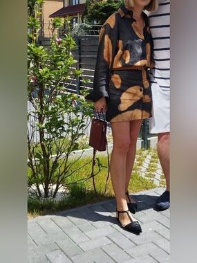 Massimo Dutti Black and Tan Tie-Dye Top